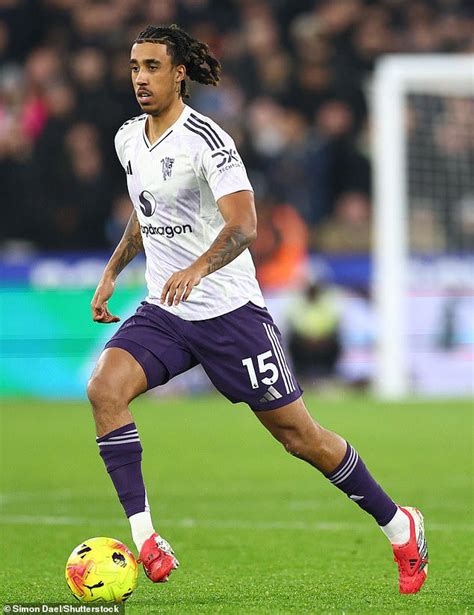 Manchester United star banned from driving after speeding past school ...