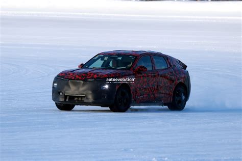 2026 Alfa Romeo Stelvio Prototype Shows Triangular LED Taillights ...