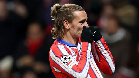 VIDEO: Antoine Griezmann's gotta catch 'em all! Atletico Madrid star ...