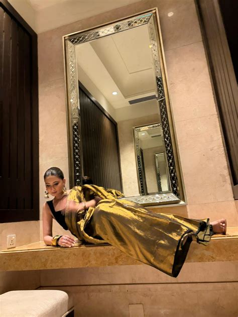 7 Days Colour Dress Guide : What to Wear on Which Day and Why