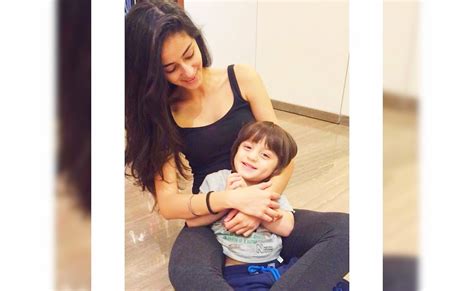 Ananya Panday holds Shah Rukh Khan's son AbRam close in unseen pic from ...