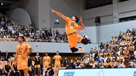 Spectacular weekend in Japan brings in new leader