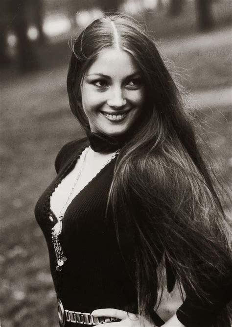 30 Photos of Jane Seymour When She Was Young