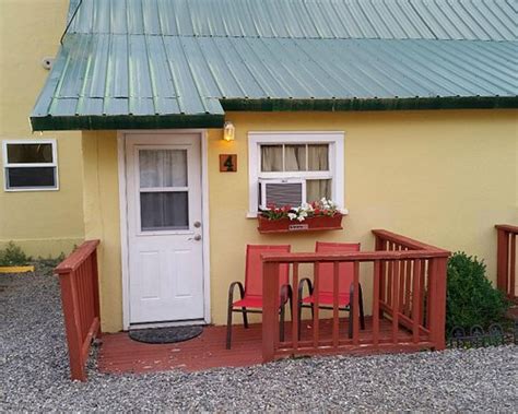 YELLOWSTONE RIVERSIDE COTTAGES (Gardiner) - Motel Reviews, Photos, Rate ...