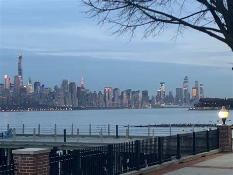 COURTYARD BY MARRIOTT (Edgewater) - Hotel Reviews & Photos - Tripadvisor