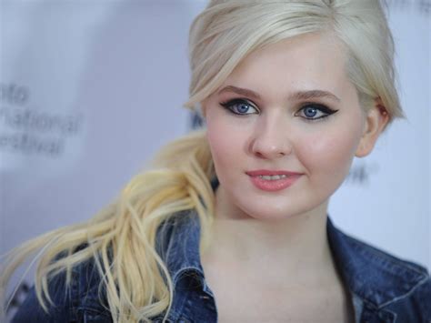 Download wallpaper look, smile, actress, blonde, Abigail Breslin ...