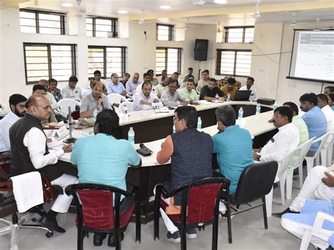 In the presence of officials and office bearers in Vadgam Mamlatdar ...