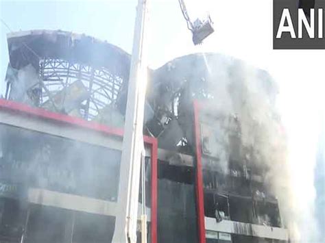 Maharashtra: Fire engulfs mall in Mumbai's Bandra, no casualties reported