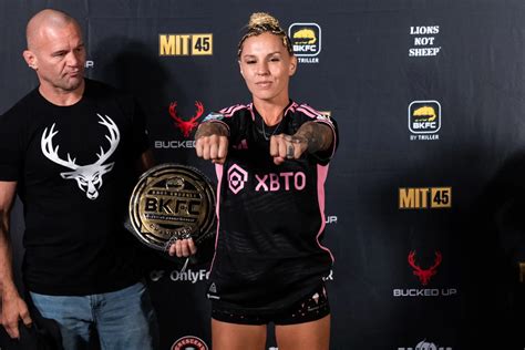Pesajes del BKFC 51: Britain Hart lista para su segunda defensa titular - MMA AL DÍA