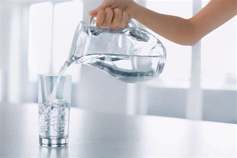 每天喝2000毫升白开水，过段时间后，身体或许会感谢你|血液粘稠度|身体健康|白开水|摄入量|身体|饮水|肠胃|-健康界