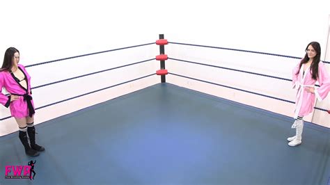 Peyton vs Nikki: KO Match - Fem Wrestling Rooms