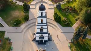 Cathedral Park & Central Chișinău – Moldova in 4K
