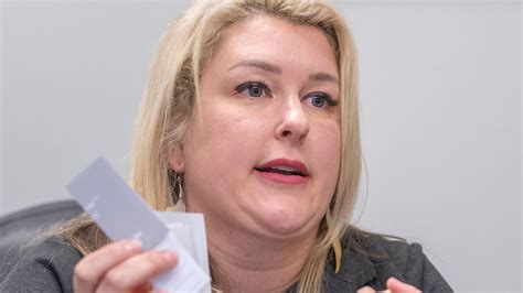 Medical examiner refiles defamation suit against funeral home directors