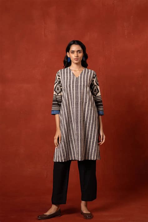 Vrajbhoomi:V Neck A Line Kurta - Aya