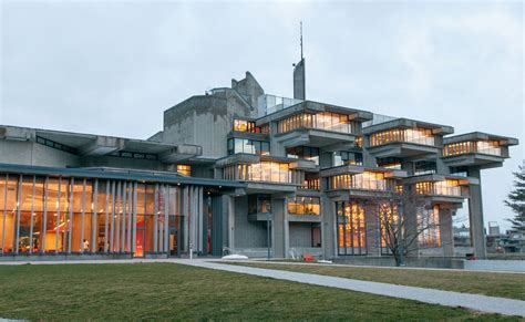 UMass Dartmouth Claire T. Carney Library - Cambridge Architectural