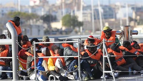 Flüchtlinge von „Alan Kurdi“ dürfen in Malta an Land - UnserTirol24