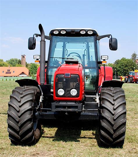 Tractor Front View 的图像结果