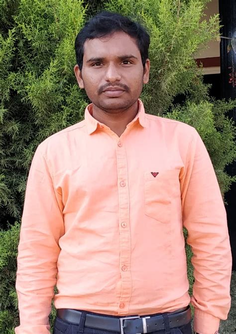 Distinguish between but-1-yne and but-2-yne in detail.