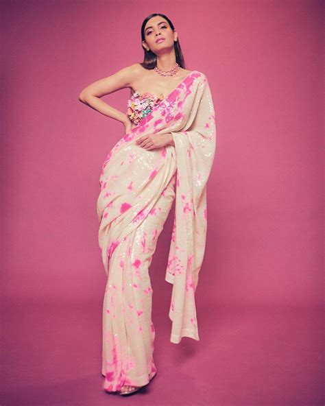 PHOTOS: Diana Penty amps up the glam quotient in a stunning sequin ...