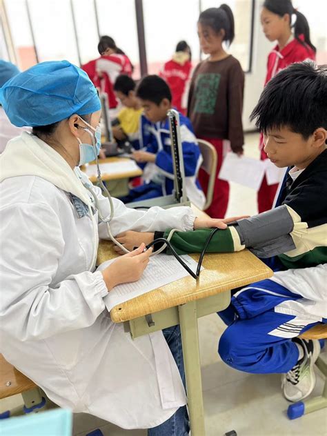 九江金安高级中学组织全校学生进行常规体检及视力筛查 - 九江金安高级中学