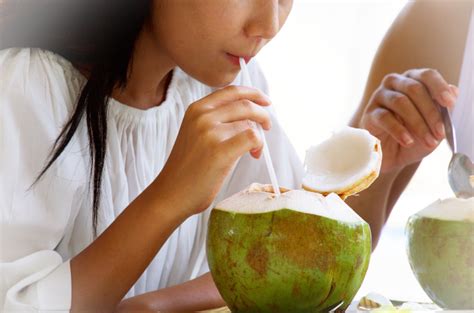 manfaat minum air kelapa rebus