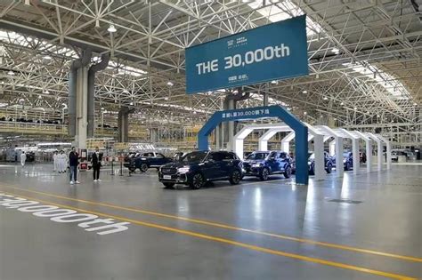 实探吉利百亿投资下的西安工厂：696台机器人来造车，年产能36万辆 - 第一电动网