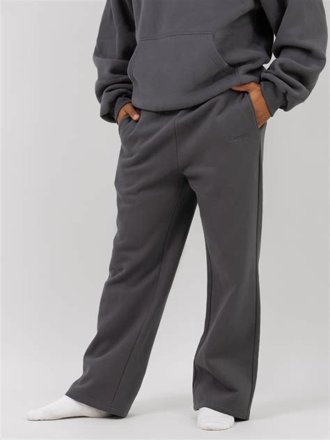 Signature Straight Leg Sweatpants — Comfrt
