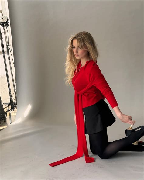 Kiernan Shipka And Mckenna Grace: Surprising Connection!