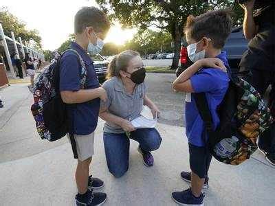 Hungarian teachers' union urges parents to keep kids at home amid Covid ...