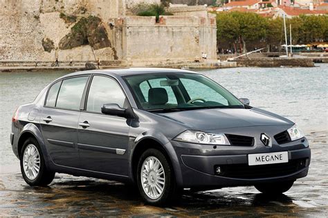 Renault Megane Saloon (2003 - 2006) | Boot Buddy Ltd