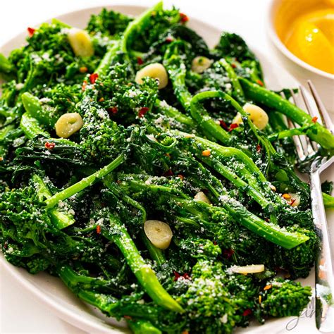 Broccoli Rabe Recipe (10 Min!) - Wholesome Yum
