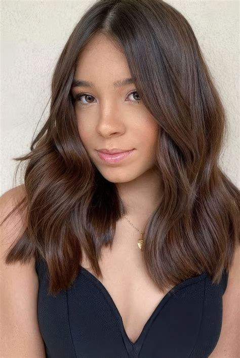 50 Elegant Dark Brown Medium Hair Ideas - Styleoholic