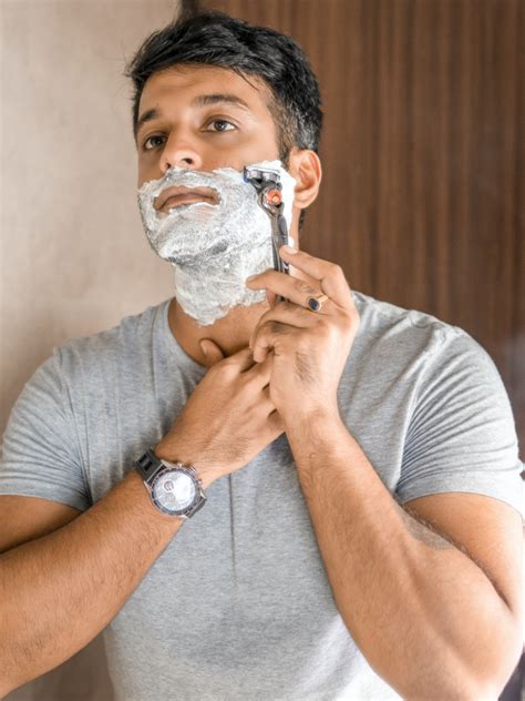 How to Shave your Face for Clear Smooth Skin - Face Shaving Tips