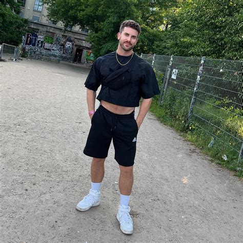 𝐃𝐄𝐀𝐍 𝐌𝐈𝐂𝐇𝐀𝐄𝐋𝐙 (@deanmichaelz) • Instagram photos and videos