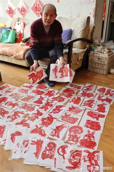 玉兔呈祥迎新春！济南72岁手艺人10个月创作150幅兔剪纸_作品_徐健_构思
