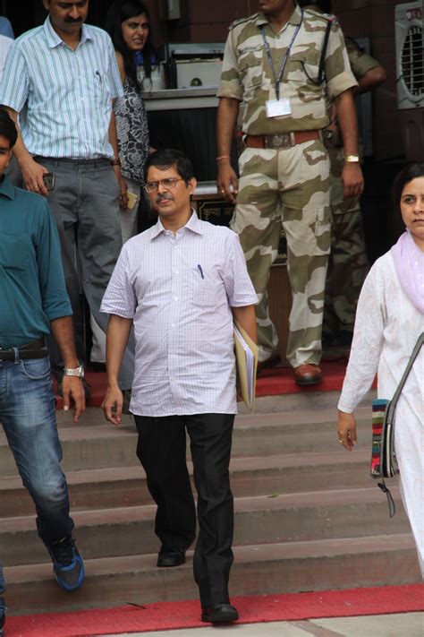 UP: IPS Officer Amitabh Thakur Suspended for Anti-Govt Activities ...