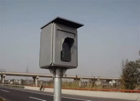 交通监控摄像头的作用是什么？