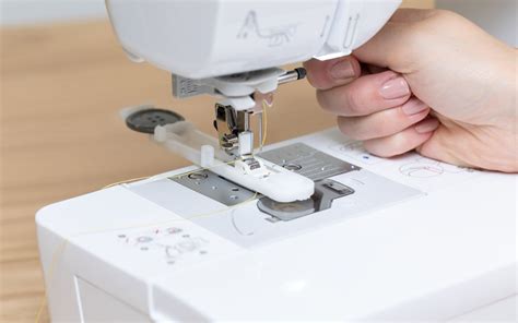 Making Buttonholes with Singer Machine 的图像结果