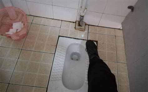 你有见过大学学校的厕所是这个样子的吗？女厕所我不清楚，但男厕所太可怕了(#ﾟДﾟ)_哔哩哔哩 (゜-゜)つロ 干杯~-bilibili