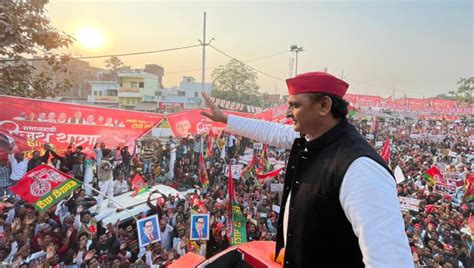 Colour Coded? SP Chief Reacts To BJP's Lal Topi Waale Reference THE NEW ...