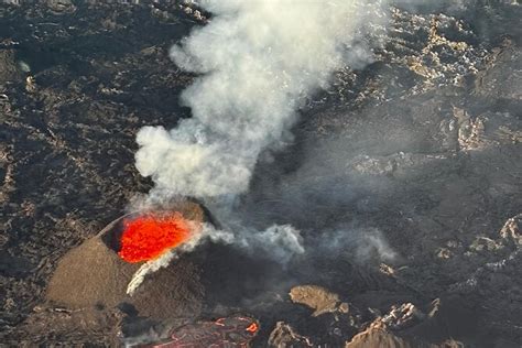 Fagradalsfjall Volcano: Private Helicopter Tour in Iceland 2024 ...