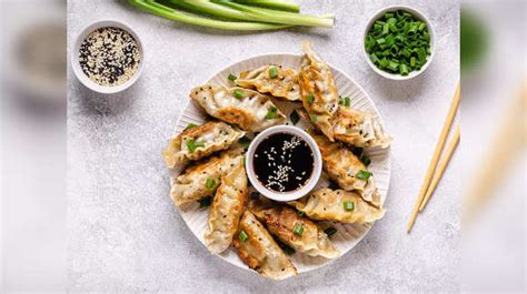 What is the difference between Momos and Dumplings