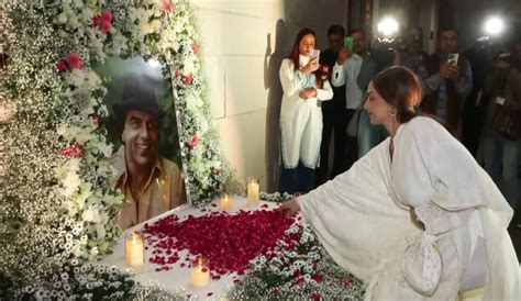 In pics: Hema Malini, Esha Deol at Dharmendra's prayer meet in Delhi