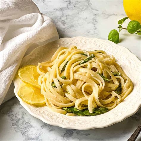 Pasta Alfredo con Pollo - Simple Italian Cooking