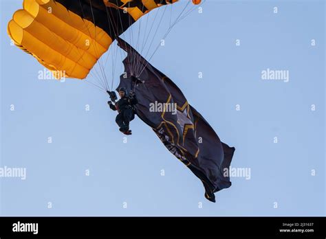 Army Airborne Jump 的图像结果