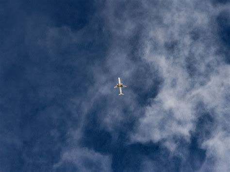 Download wallpaper 1152x864 airplane, sky, flight, clouds, bottom view ...