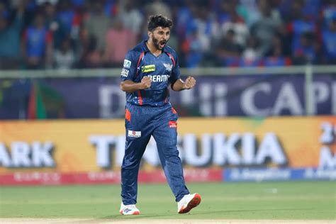 'Strike Bowler Lord Shardul' - LSG Fans Ecstatic as Shardul Thakur ...