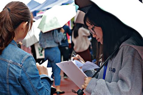 近3000毕业生参加春季招聘会-广东外语外贸大学新闻中心