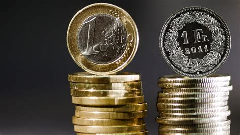 Dollar im Hoch, Euro im Tief: Das könnte 2025 mit Frankenkurs passieren