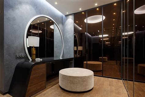 Decorative plasters with mother-of-pearl effect